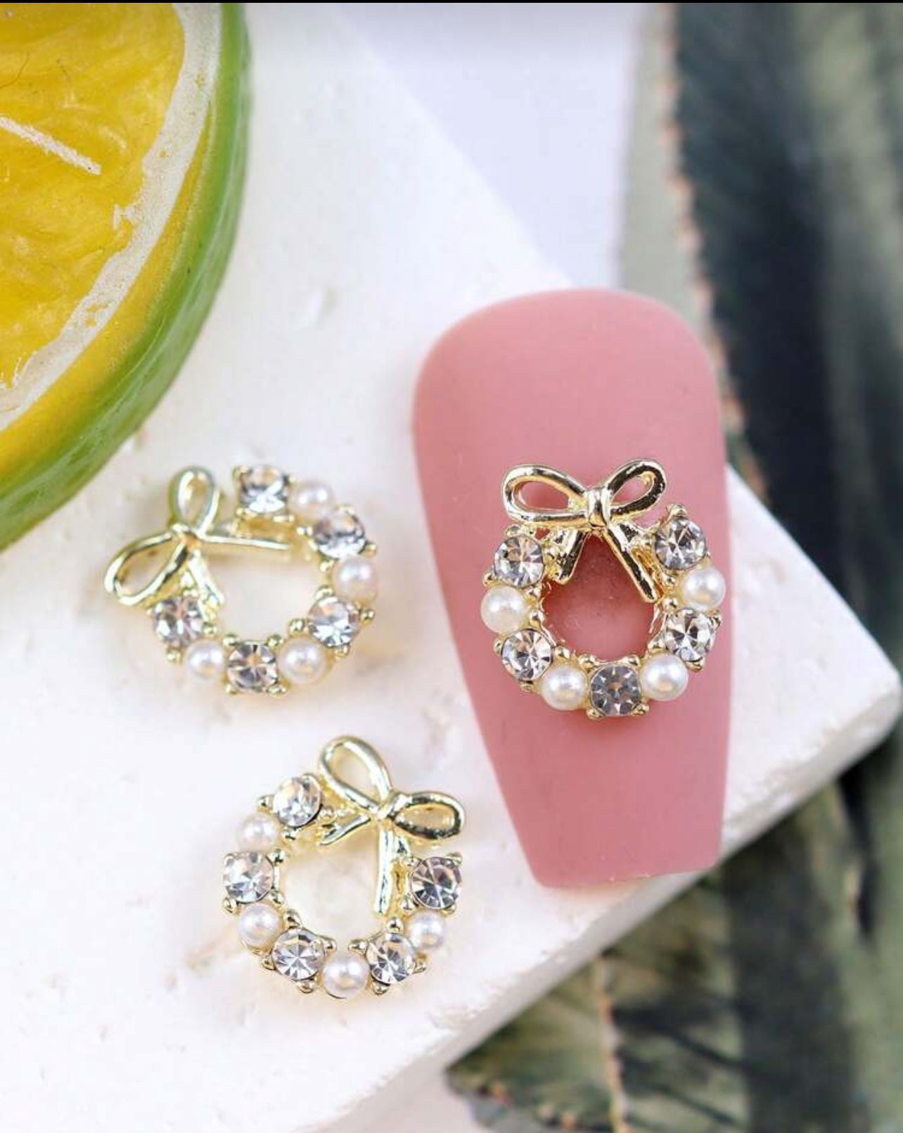 Dije para uñas corona navideña cristal