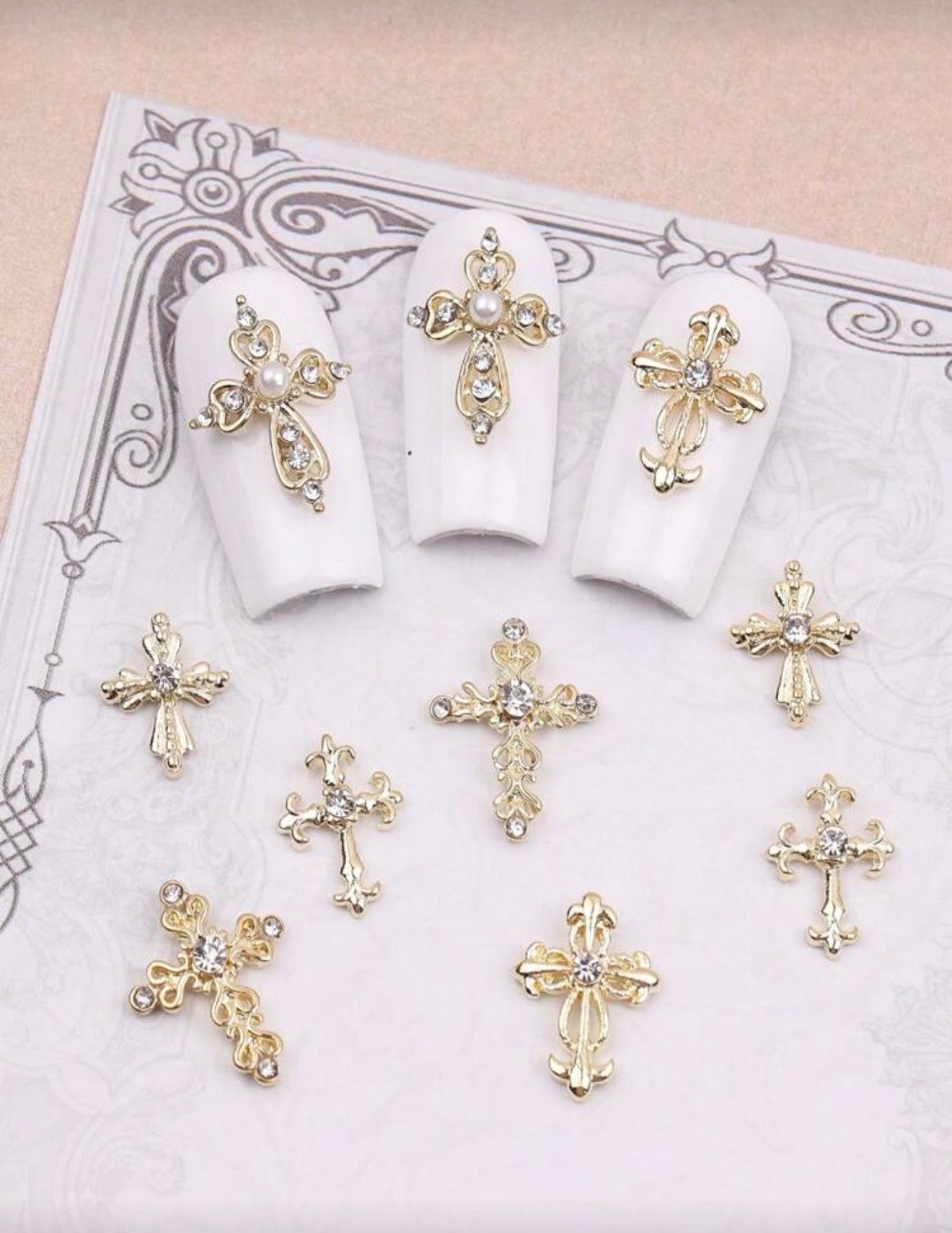 Dijes cruz dorada con perla