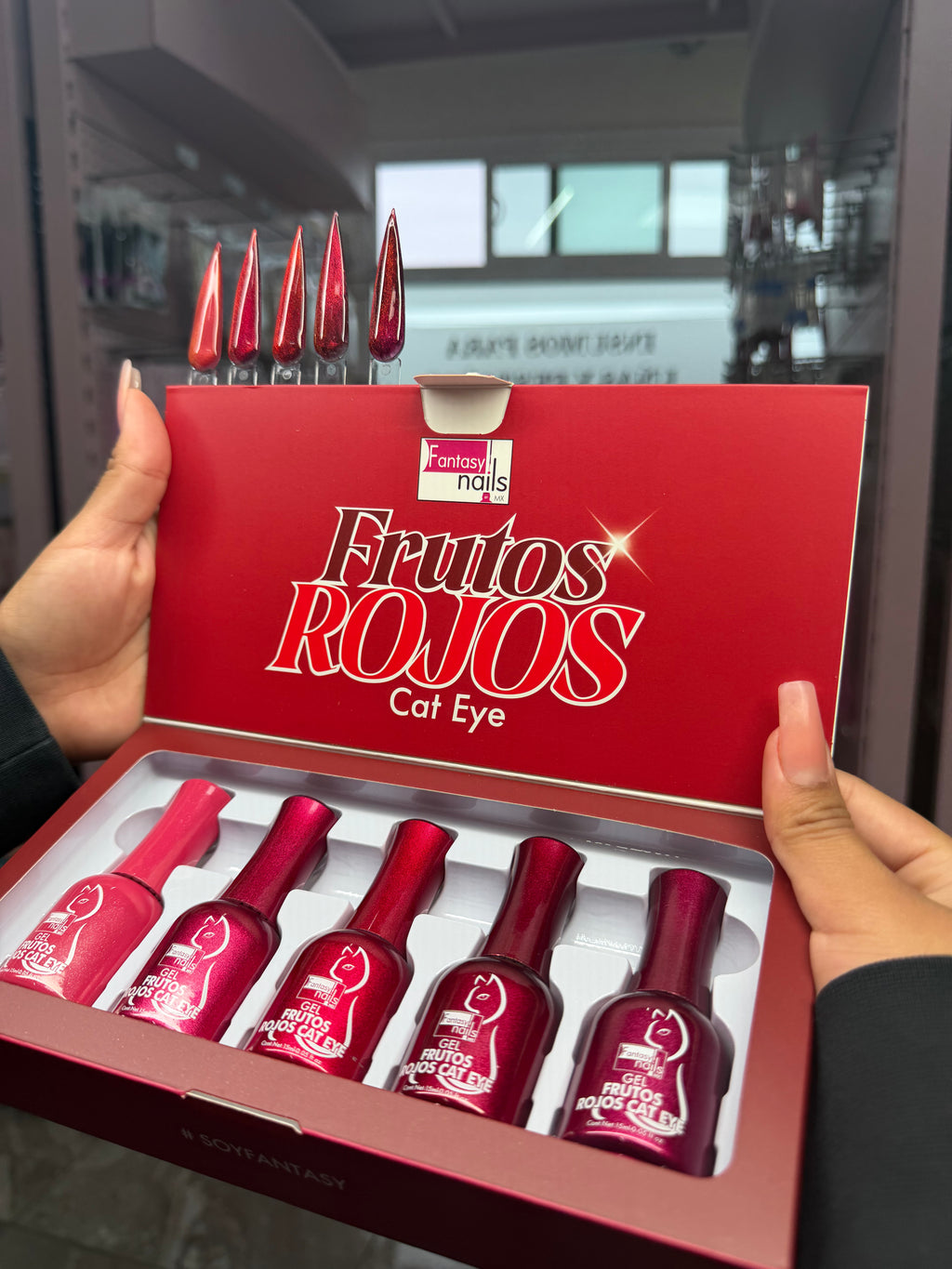 Collection frutos rojos Cat eye fantasy nails