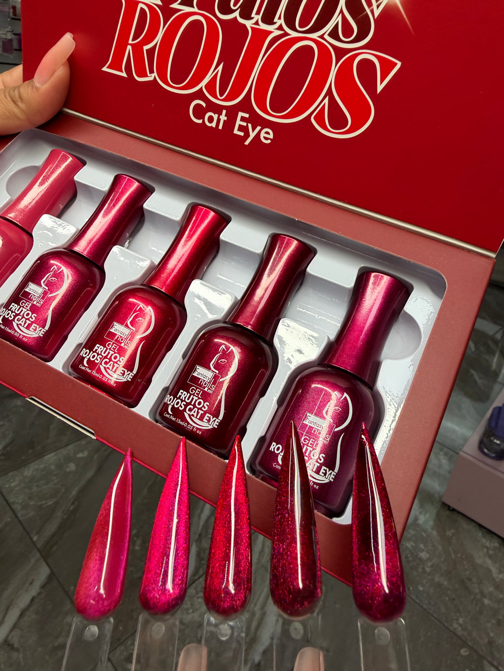 Collection frutos rojos Cat eye fantasy nails